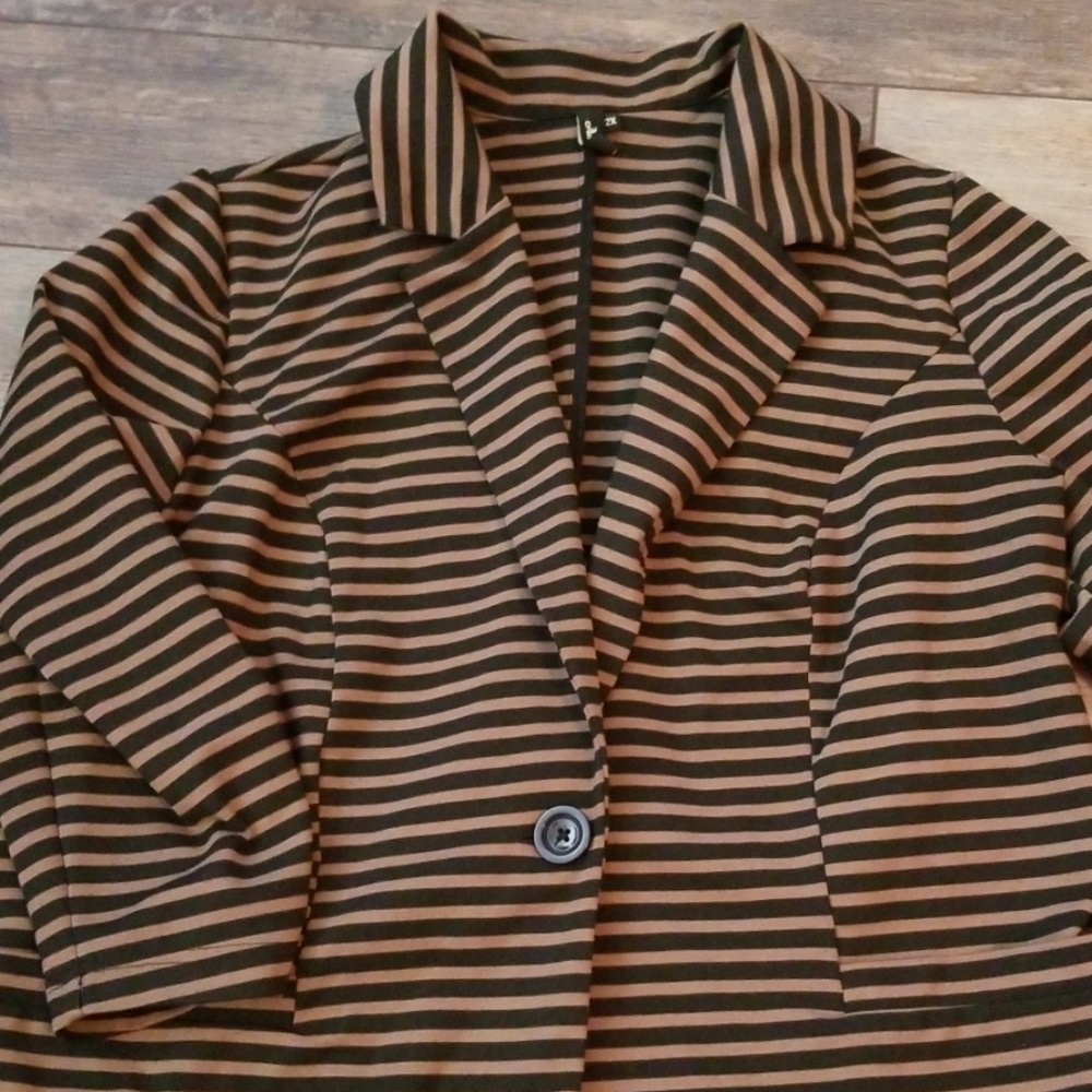 Blazer - Picture 2 of 4